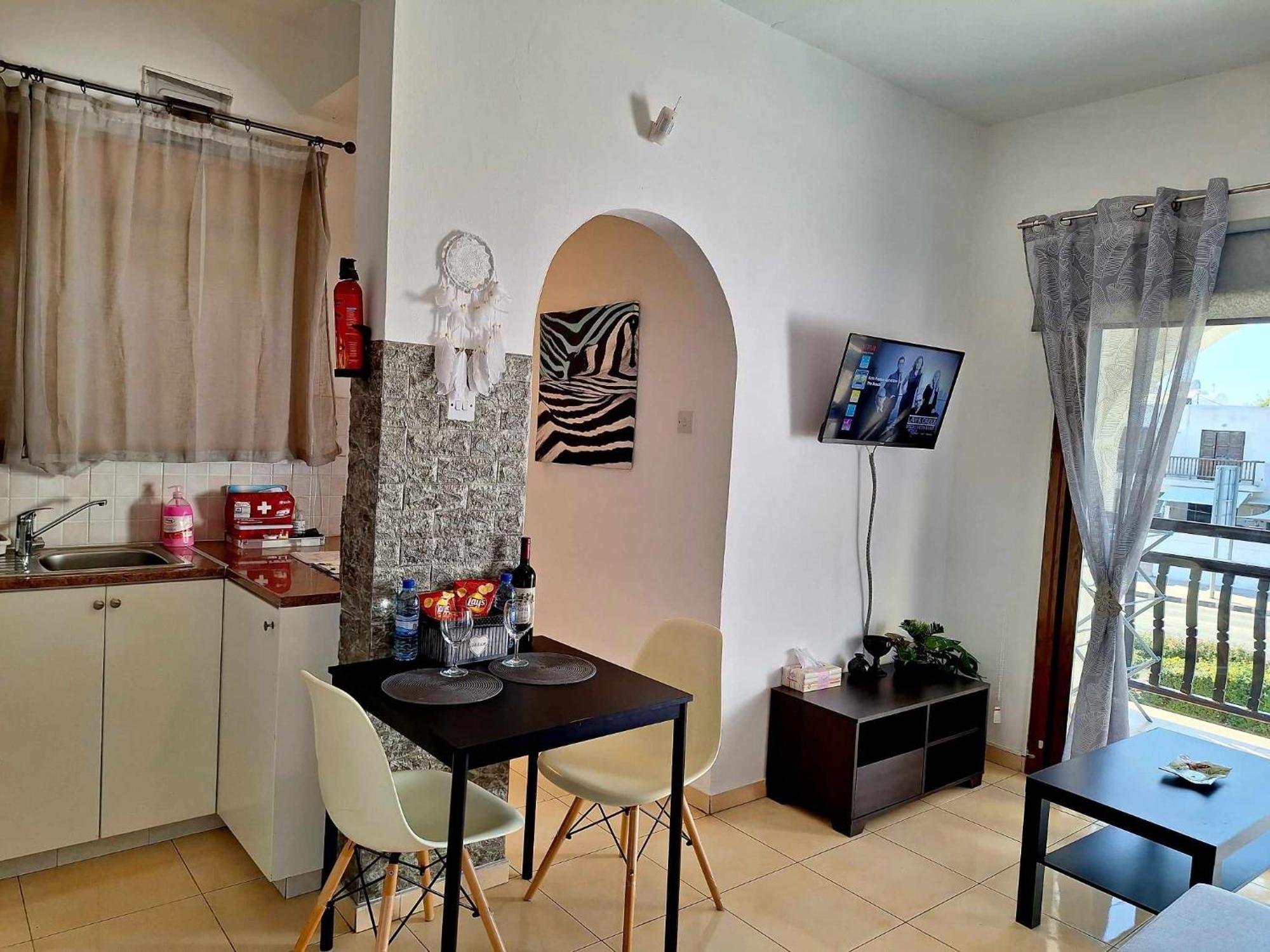 Kato Paphos Apt 400M To The Beach Exterior photo